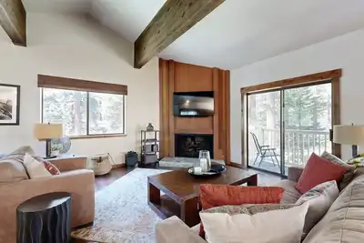Image de Lovely townhome with fireplace & balcony - walk to the Hyatt Regency Resort