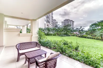 First-floor condo in Jacó w/ terrace, shared pool - near to the beach