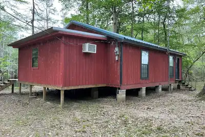 Image de Riverfront secluded 3-bedroom cabin on the scenic Neches River