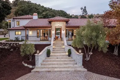 Image de Hacienda Style Home w\/ Pool+HotTub, Outdoor Grill & Fire Pit in Corral de Tierra