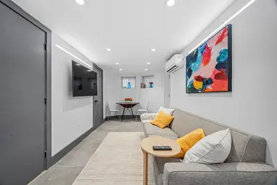Image de Brand New Luxury 2 Bed 2 Bath w/free parking