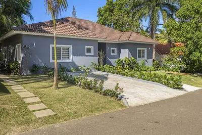 Image de Tropical 3-Bedroom Luxe Villa - Hispaniola Residencial