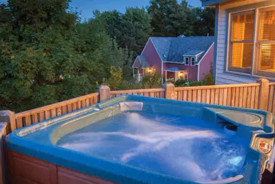 Image de Inviting Condo w Hot Tub & Fireplace
