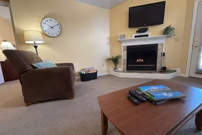 Image de Inviting Condo w Hot Tub & Fireplace