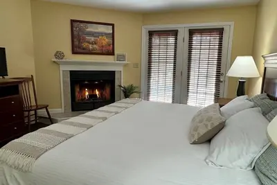 Image de Inviting Condo w Fire Place & Hot Tub