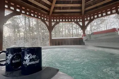 Image de Inviting Condo w Fire Place & Hot Tub