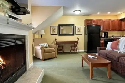 Image de Hot Tub & Fireplace | Relax Near Ski & Golf