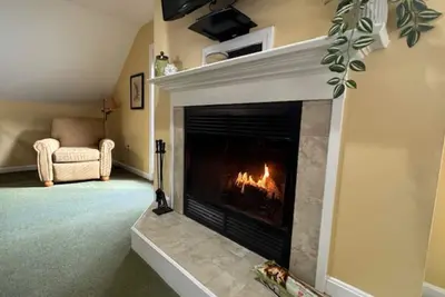 Image de Private Nh Escape | Cozy Fireplace & Deck