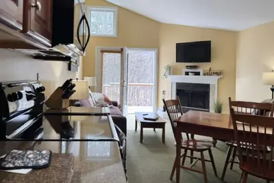 Image de Relax & Unwind | Rural Nh Getaway w/ Hot Tub