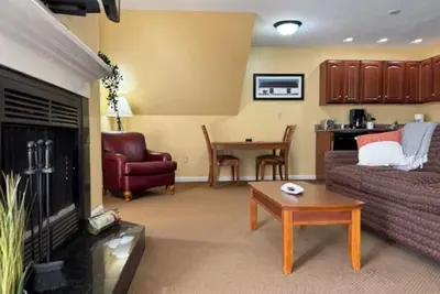 Image de 20% Sale April/May Nh Condo Unit 2d