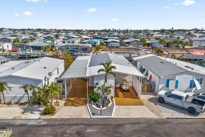 Image de Island Getaway – Waterfront Home with Gulf Access, Boat & Golf Cart!
