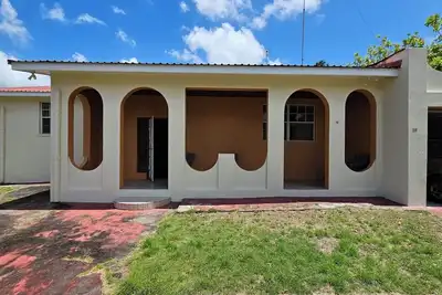 Beautiful and Cozy Home within walking distance to the beach and shops!