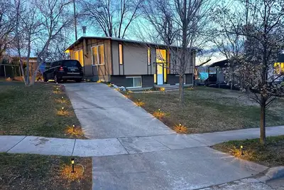 Image de Sagar BnB - Comfy 5-bed 3-bath house ~30mins from Ski/ Hiking areas, Sandy, Ut.