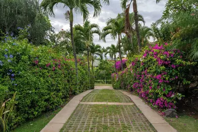 Image de Spacious Hawaii Retreat w\/ Central Ac, Pool, Patio, In-Unit Laundry & Garage