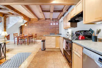 Image de Mariner's Loft on Main St - Right Downtown!