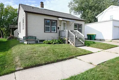 Image de East River Retreat: Charming 2 Beds, 1 Bath, Minutes from Lambeau!