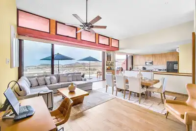 Image de New Luxury 4 Br/4. 5 Ba, Ocean/Mountain Views, 3, 000+ Sq. Ft, Prime Location! !