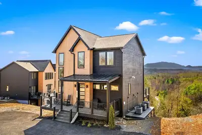 Image de Kids' Cave! New, Luxury, Hot Tub & Mountain Views