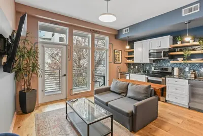 Image de Classically Modern Midtown Retreat