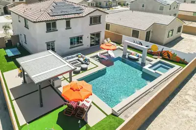 Image de New Luxurious / Resort Backyard / Sleeps 19 / Game Room