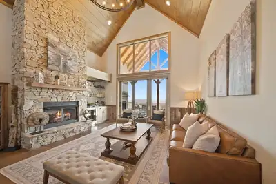Image de Sunset Valley - Luxury Home in The Lodges at Eagles Nest