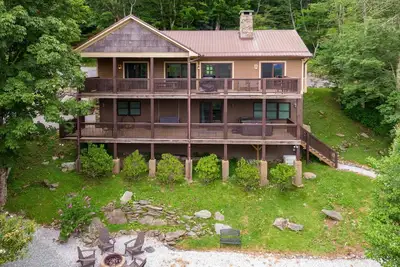 Image de Starlight Ridge - 4 bed, hot tub, Seven Devils, views and more views, game space