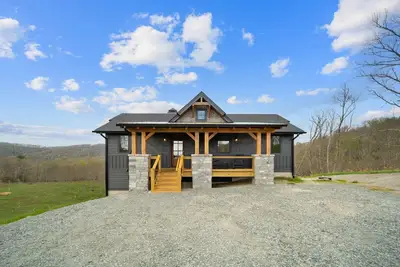 Image de Red Fox Run - New 2 Bedroom Pet-Friendly Home with Hot Tub. Near Banner Elk Winery