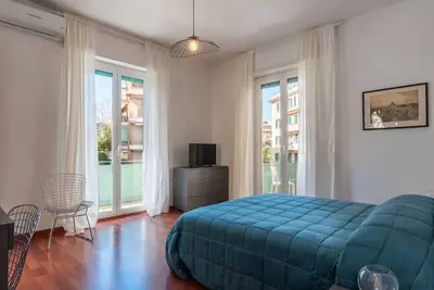 Image de GuestHost - Charming apartment of about 68 square meters, perfect for 4 people, located on the second floor of a building with elevator (Not suitable for disabled people). The property is located in a strategic area, 400 m from the Baldo degli Ubaldi Metr