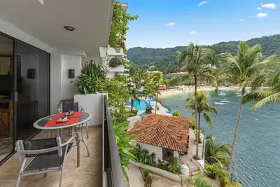 Image de 7th-Floor Beachfront, Pool, Gym, Sunset Views