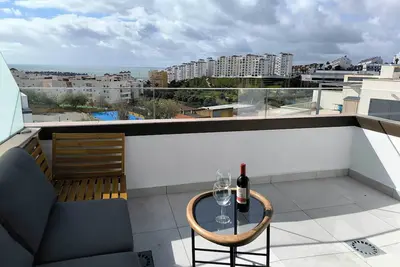Image de Appartement moderne avec belle vue mer