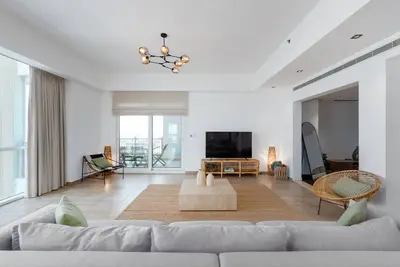 Image de Modern 3br+Maid at the Palm w/ Pool and Gym