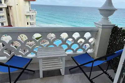 Image de Beach Front Condo