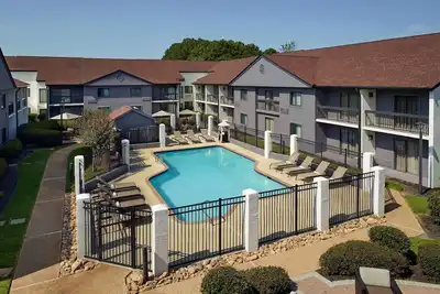 Image de Ideal Mix of Value, Comfort and Convenience! 2 Family-friendly Units, Pool