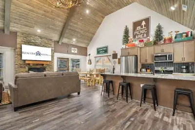 Image de Cozy Cabin w Water View-Community Indoor Pool-Connect4-Bunk Room-Free Attraction Tickets