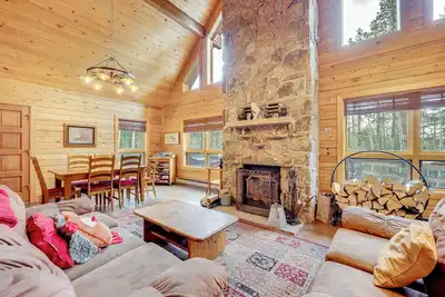 Image de 4 Mi to Rmnp: Allenspark Cabin w/ Wraparound Deck!