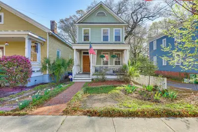 Image de Historic Home w\/ Screened Deck in Wilmington!