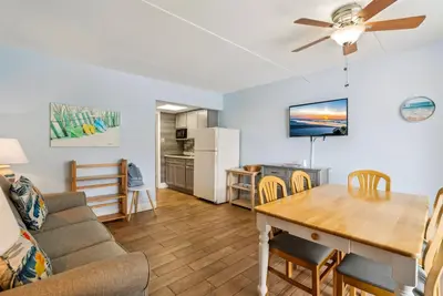 Image de 6201 Ocean Ave, Unit 104 - The Nassau Inn