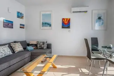Image de Hébergement avec piscine et terrasse