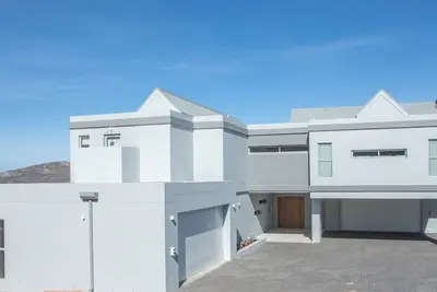 Spacious 5-bedroom villa in tranquil Langebaan with heated pool