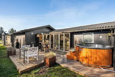 Image de Lovely holiday home with a wilderness bath, close to the North Sea and.