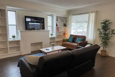Image de Andy - 5-Bdrm Gem: Prime Location & Pet-Friendly