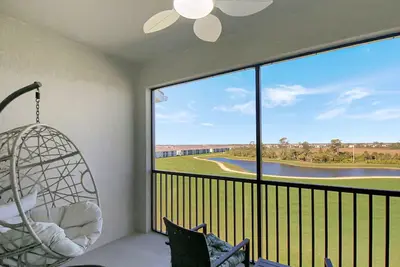 Image de Enjoy stunning golf course views from you 4th floor condo in Wellen Park - Golf and Beach Getaway