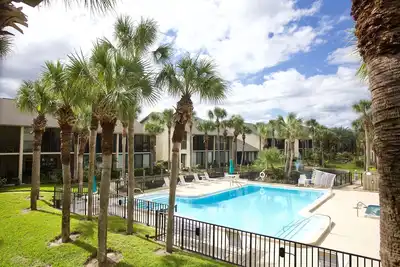 Image de Relax in this lovely gold-rated condo near pool & beach access!