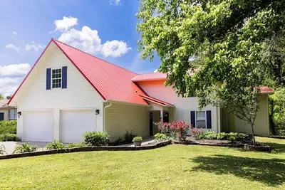Image de Riverfront Retreat! 2 bdrm/2 bath with direct river access - Newly remodeled! !