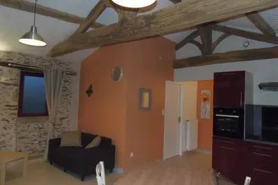 Image de Gîte Charmant avec Piscine Couverte, WiFi et Terrasse Privative - Idéal Familles