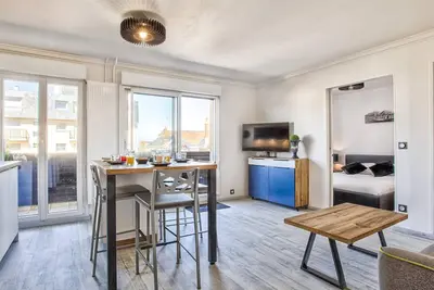Image de Charmant appartement rénové avec balcon et WiFi à Cabourg
