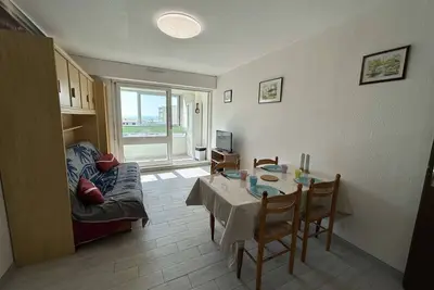 Appartement lumineux 2 pièces, proche plage, parking inclus