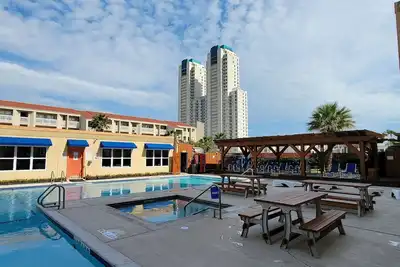 Image de * Quick Beach Access * Pool & Spa * Bbq Pits *