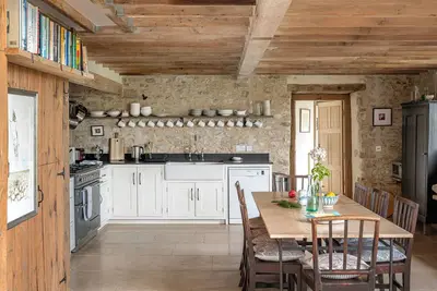 Image de Spacious and beautifully converted 18th century stone barn. Pet-friendly!