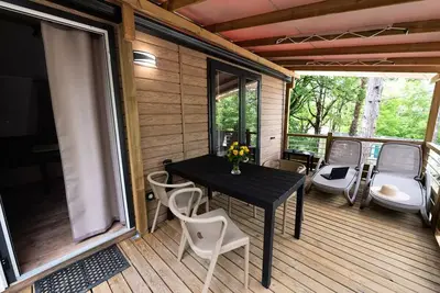 Image de Mobil-home Premium Trendy 28m2 in der Nähe von Fluss- 2 Schlafzimmer + überdachte Terrasse - 4 Personen